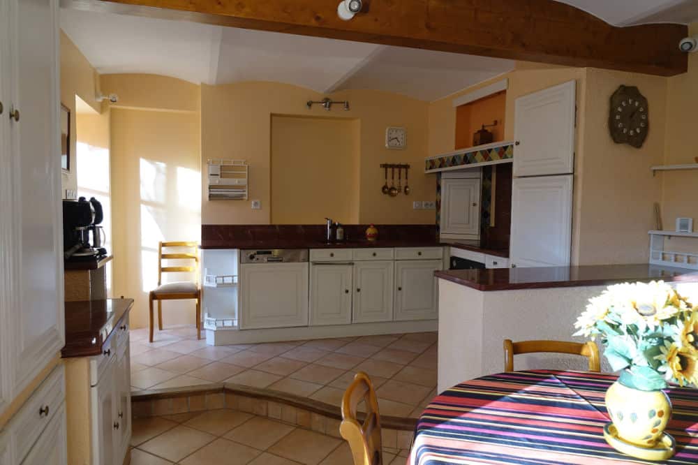 la cuisine et le coin repas