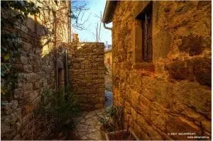 rue de village Naves