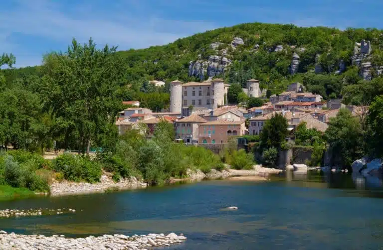 the,medieval,town,of,vogue,over,the,river,ardeche,in